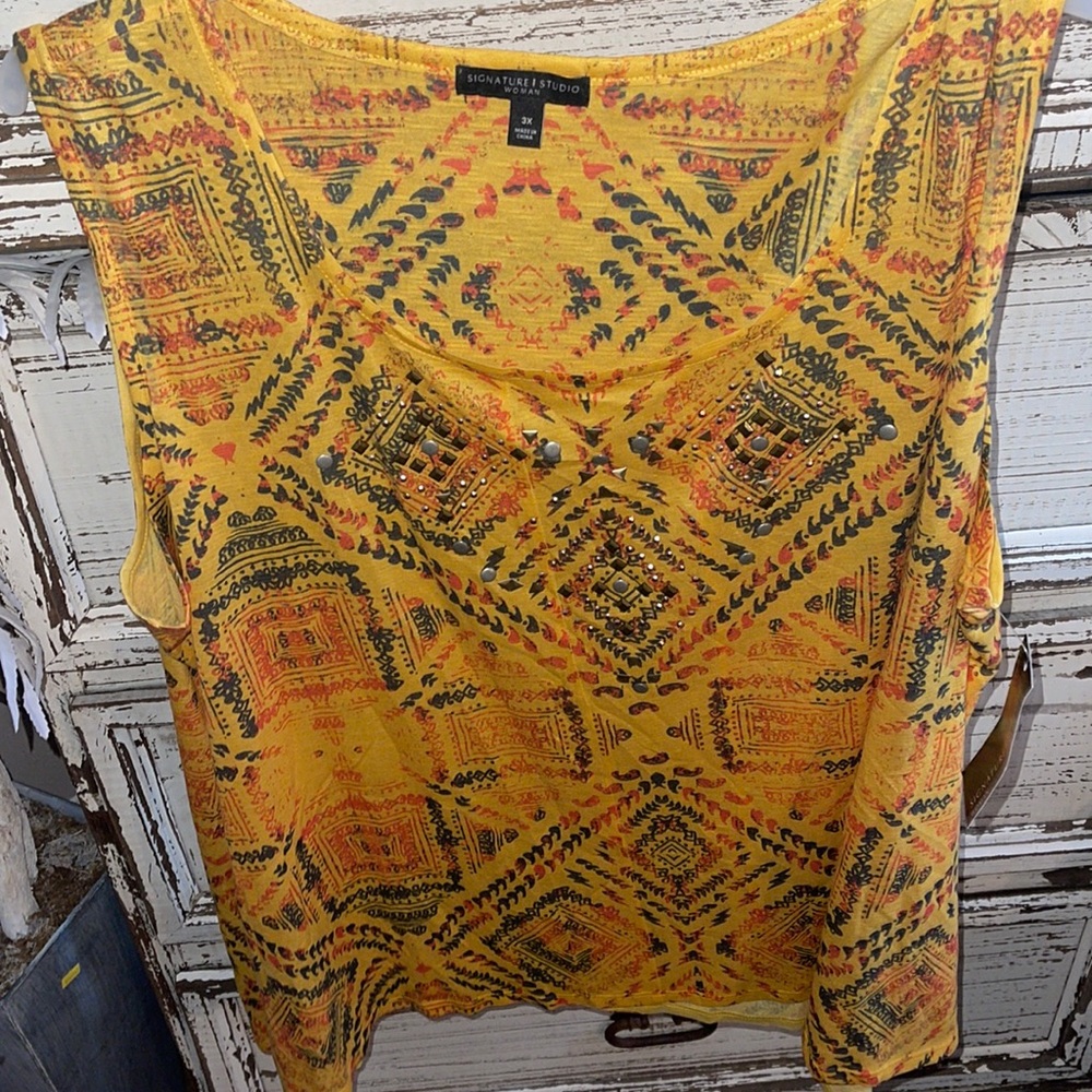 NWT signature studio woman cute shirt with tags size 3x sleeveless yellow